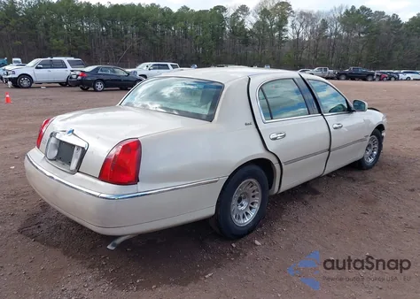 2000 Lincoln Town Car Cartier from USA, damaged, VIN 1LNHM83W1YY903885